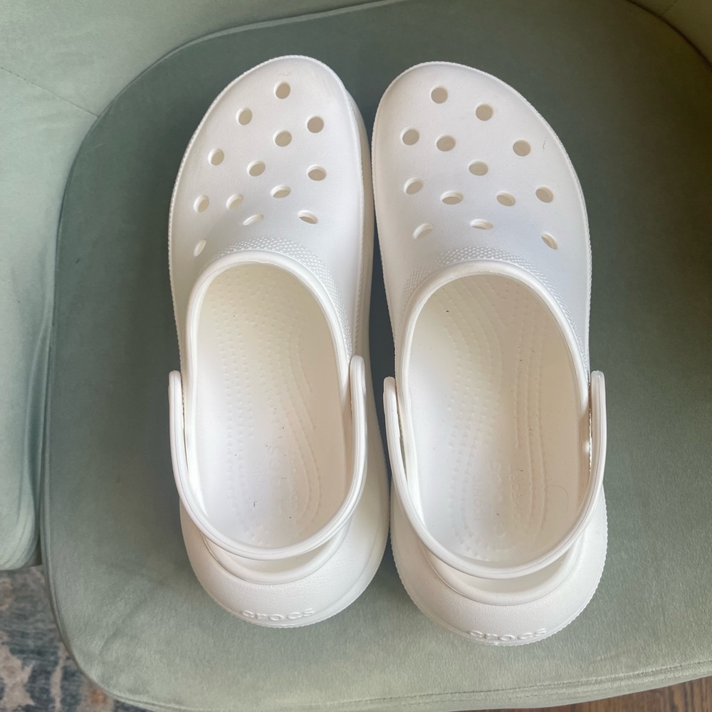New Release Platform Crocs - Picture 2 of 3